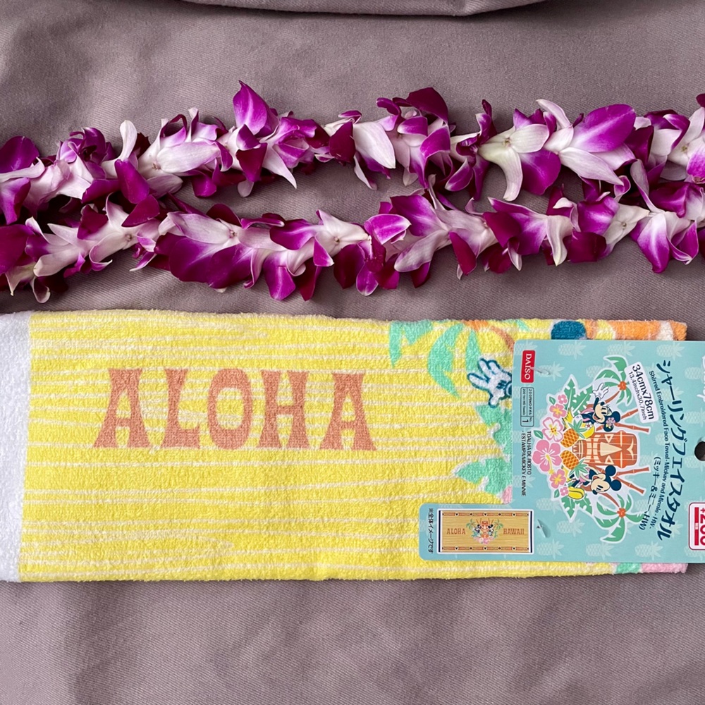 Disney Hawaii Aloha Mickey and Minnie Mouse Face Towel